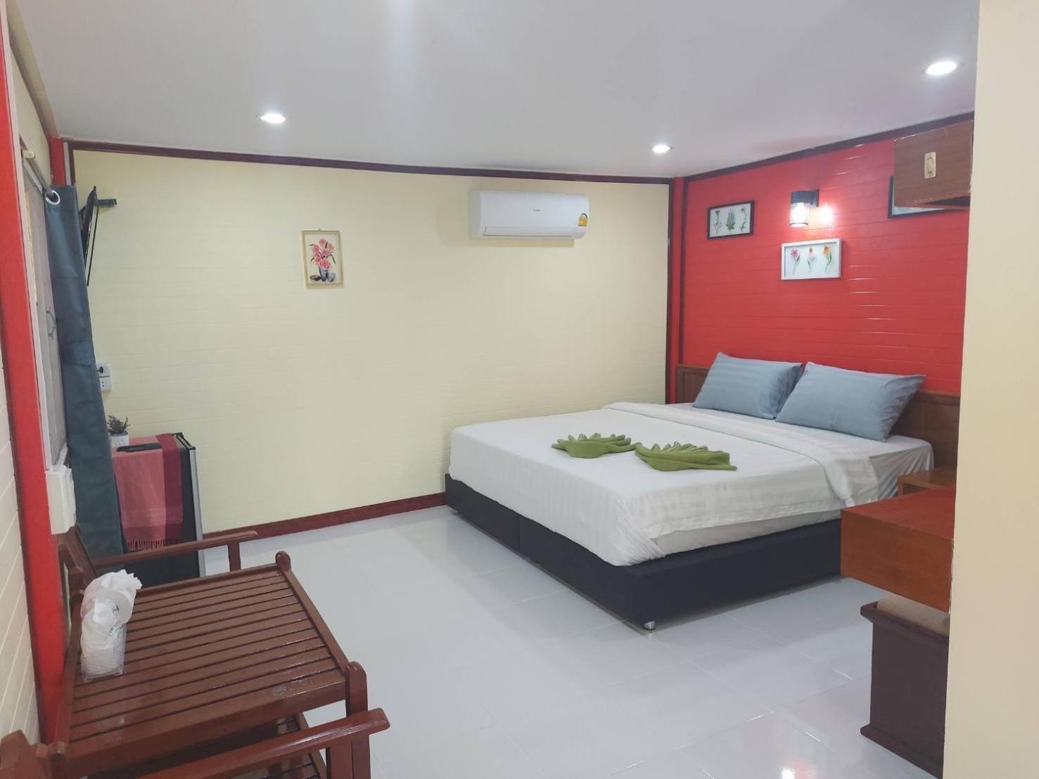 Haad Somboon House Hotel Bang Saphan Luaran gambar