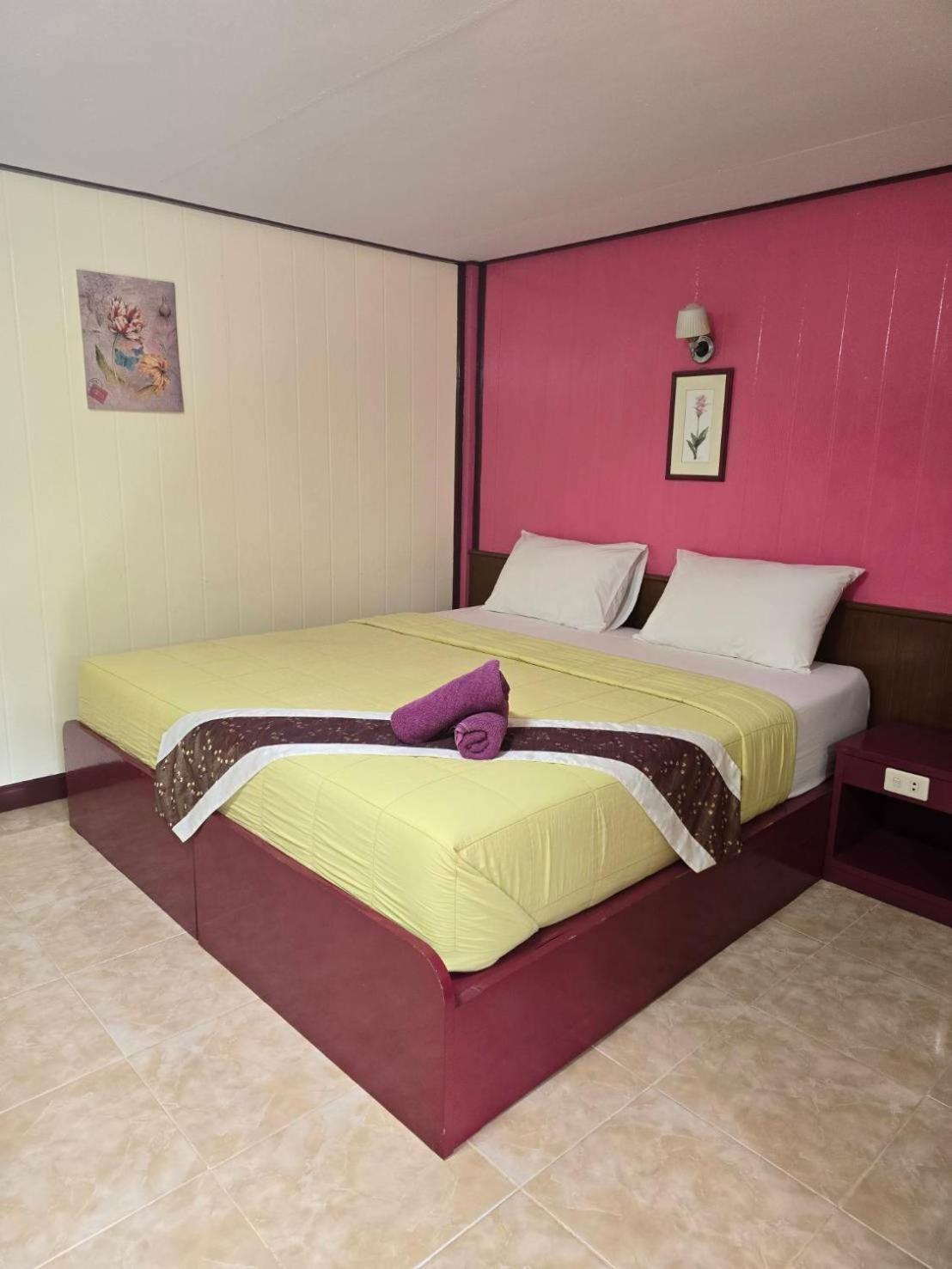 Haad Somboon House Hotel Bang Saphan Luaran gambar