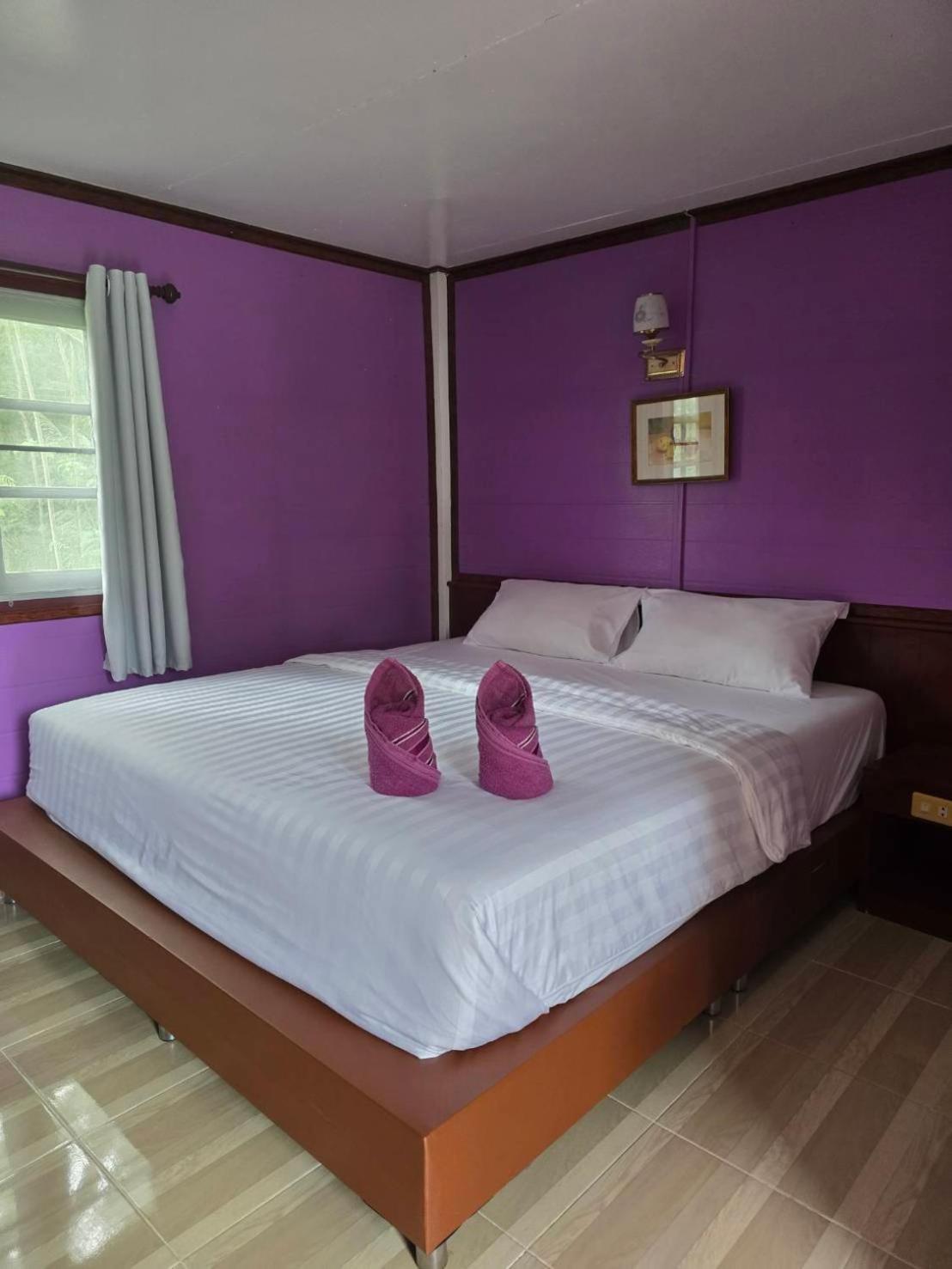 Haad Somboon House Hotel Bang Saphan Luaran gambar