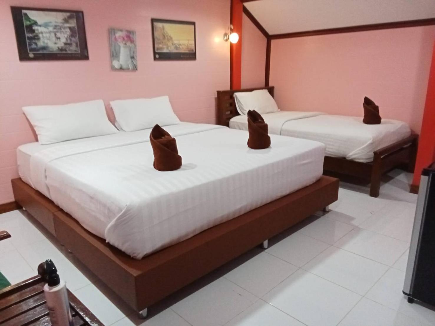 Haad Somboon House Hotel Bang Saphan Luaran gambar